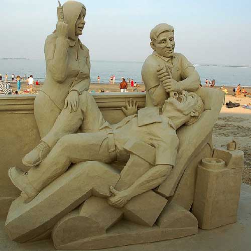 Sand Sculpture: Dentist Pulls a Tooth